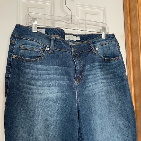 Torrid Girlfriend Style Jeans Size 18R Dark Wash - Picture 3 of 9